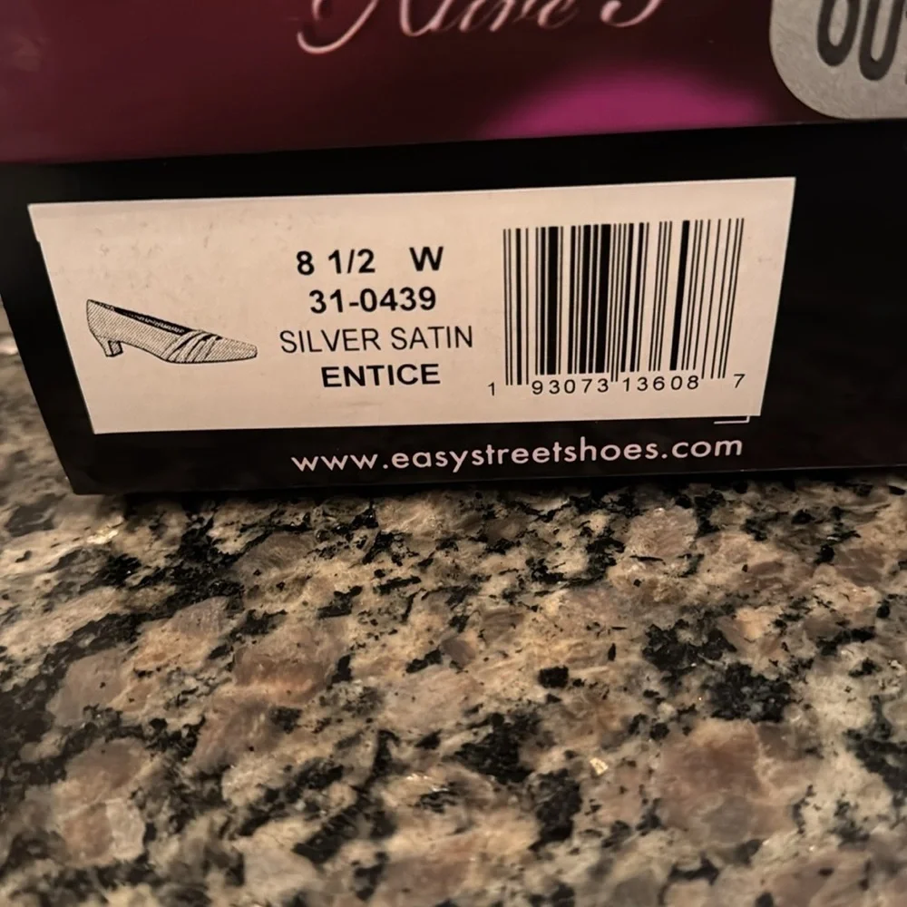 Easy Street entice squared toe silver satin 1.5 inch pump heel NIB 8.5W